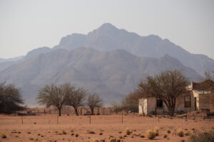 Montagnes sur la route en direction de Sesriem