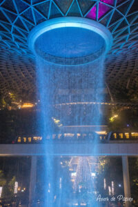 Fontaine HSBC en bleu