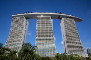 Photo au pied du Marina Bay