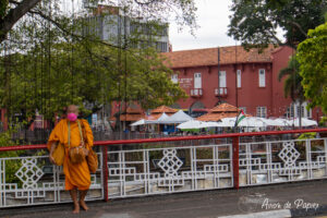 Moine sur le pont