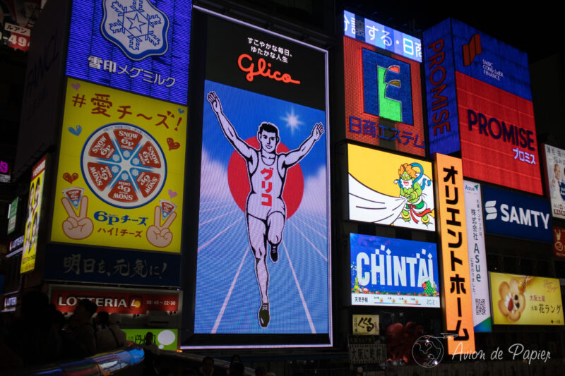 Affiches de pub dans Osaka