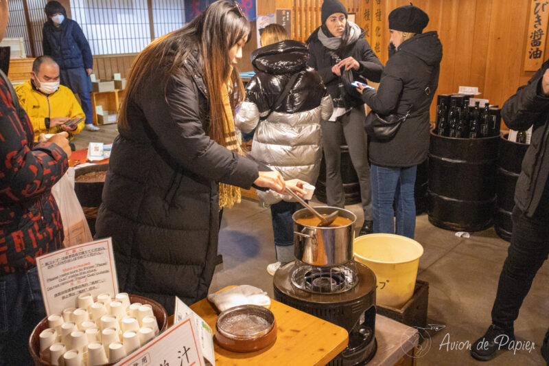 Soupe miso en libre service dans un magasin