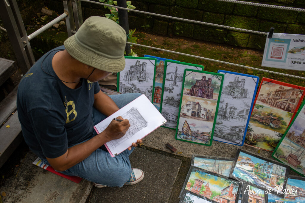 Dessinateur dans les rues de Malacca