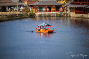 Bateau sur le lac Bain Rak Thai