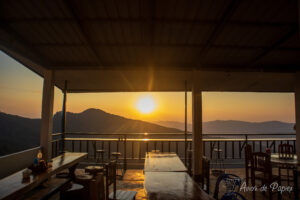 Coucher de soleil dans restaurant