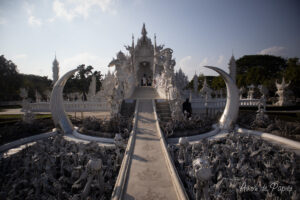 Entrée temple blanc