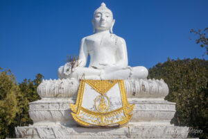 Grand bouddha blanc