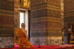 Moine dans le temple Wat Pho