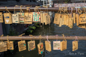 Petits messages sur un pont