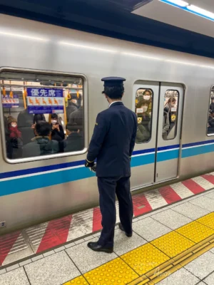 Se déplacer dans Tokyo lors d'un itinéraire de 4 jours